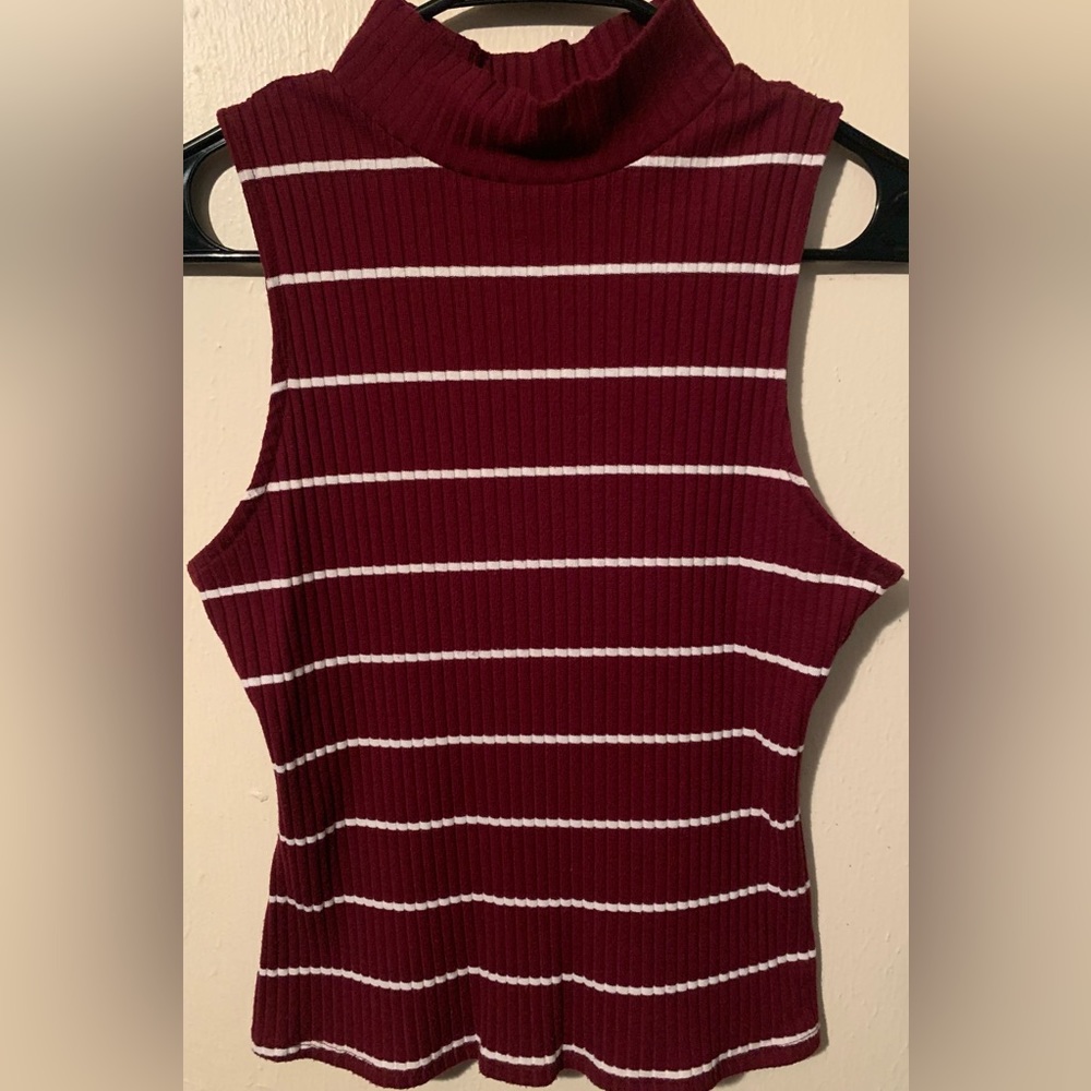 Arizona Jean Juniors Crew Neck Sleeveless top Size: L
